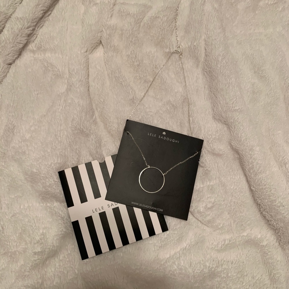 🌻Lele Sadoughi circle necklace🌻